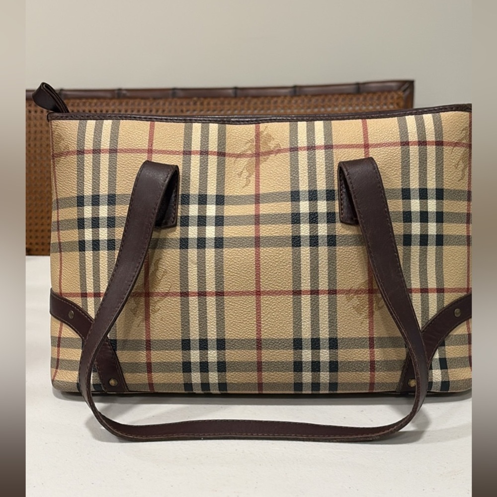Burberry AUTHENTIC TOT Bag—Excellent Preowned Condition!! Great size!! - Picture 3 of 11